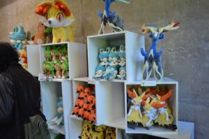 Pokémon center et ses articles, stands ect... (à éditer) 1401880774009941700